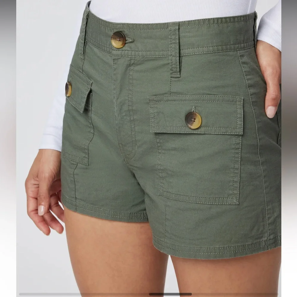 Vuori Women's Ripstop Utility Shorts army NWOT - Picture 4 of 11